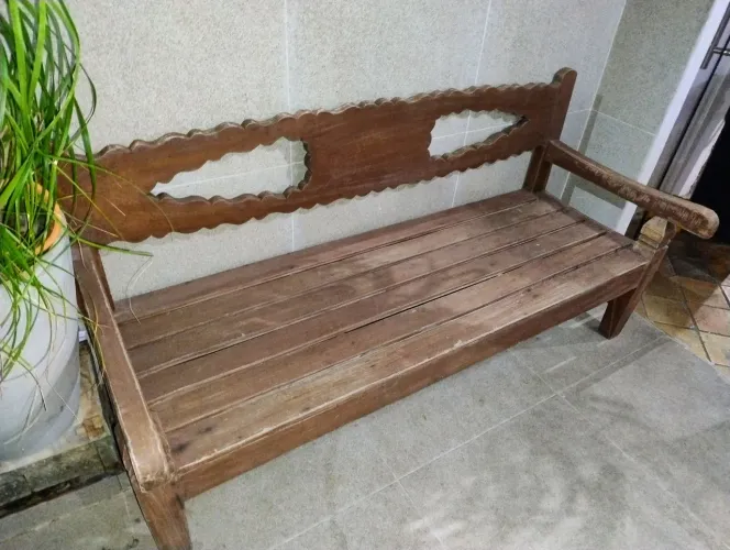 Vendo lindo banco de madeira 1,80x0,60