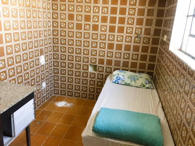 Quarto mobiliado individual R$420,00 já incluso água, luz, gás e internet próx ao metrô