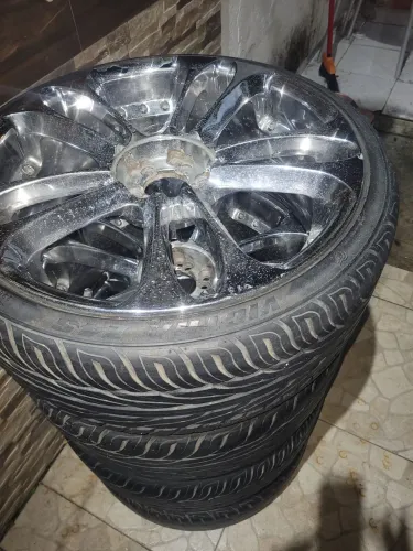 Pneus 225/35/20