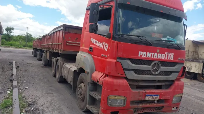 Caminhão Mercedes Benz Axor 2644 2014 6x4