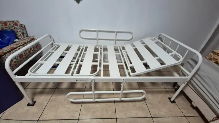 Cama hospitalar de solteiro com colchão
