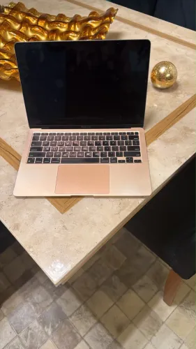 Apple Macbook Air 13 , 2020, Chip M1, 8 Gb - Tampa Prata, teclado rose gold (Usado)