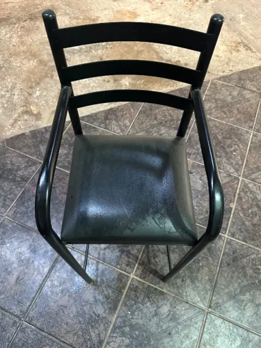 Cadeira de restaurante para criança