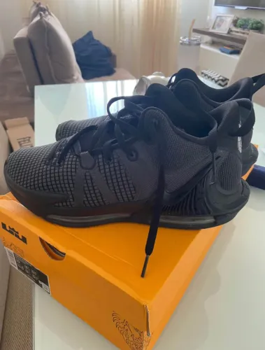 Tênis Nike lebron james 