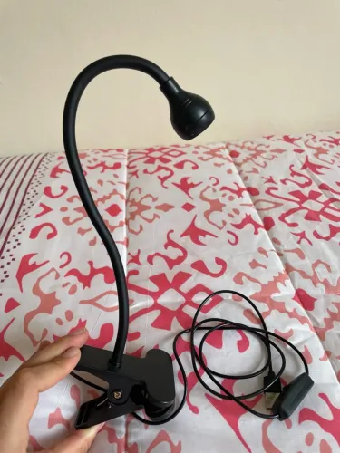 ?luminária LED UV (preta) com presilha para mesa