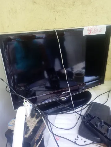 Tv Samsung LCD 26 polegadas em perfeito estado.