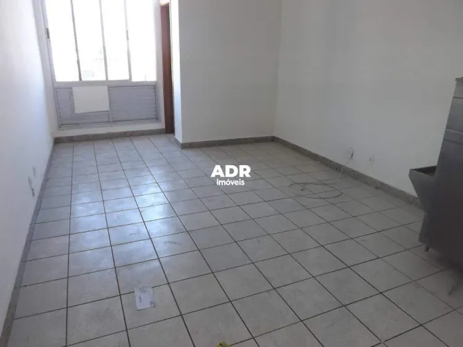 Sala 30m² bairro Santa Terezinha.