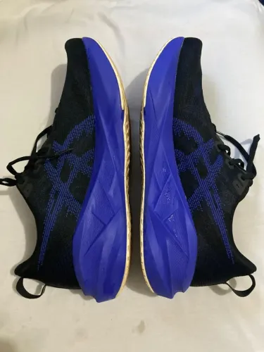 Asics Novablast 5 - Usado