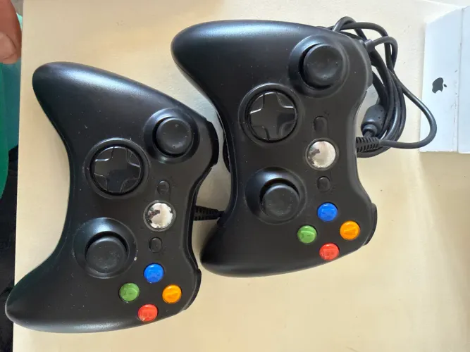 2 controles de Xbox 360