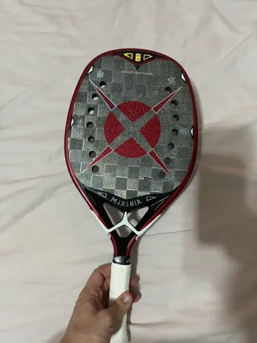 Raquete heroes Mjolnir 2024- com tratamento semi nova- Beach Tennis