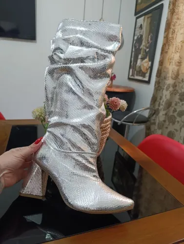 Bota brilhante 35
