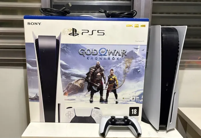 PlayStation 5 PS5 com Leitor de Disco - Praticamente Novo
