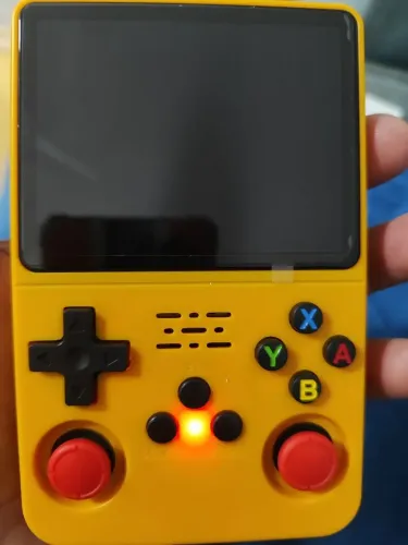 Console Portátil R36S - Pronto para Jogar!