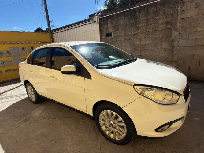 Fiat Grand Siena Essence 1.6 Flex 16V 2018