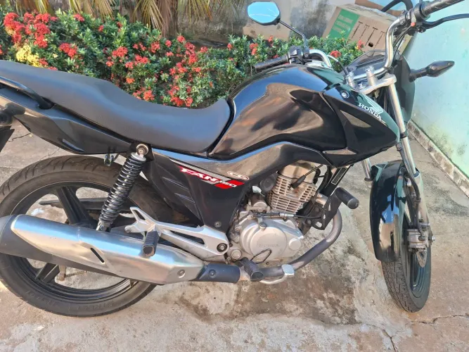 Vendo moto fan 150 esdi 2014 preta !     12.000.00
