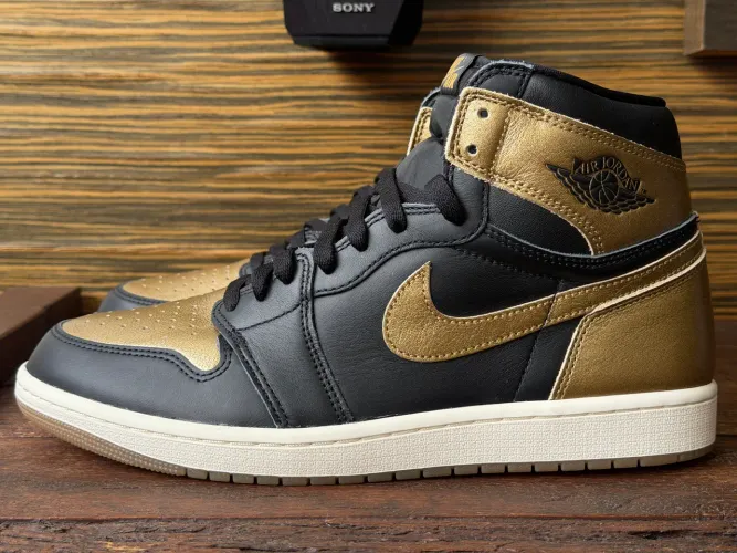 Nike Air Jordan 1 Retro High OG Black/Metallic Gold - NOVO - BR 43/US 11 