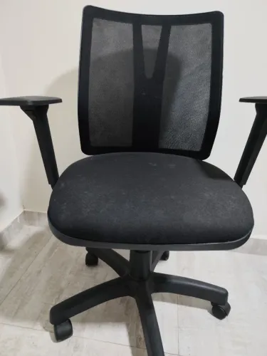 VENDO ESSA CADEIRA PARA ESCRITÓRIO SEMI NOVA