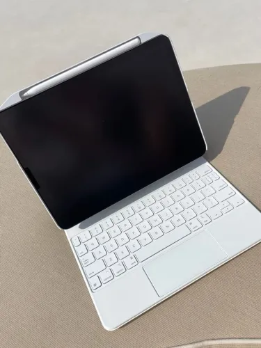 iPad Air 5 - 256 GB + Caixa, Capa, Mouse e Teclado.