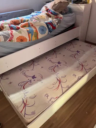 Cama infantil com colchão