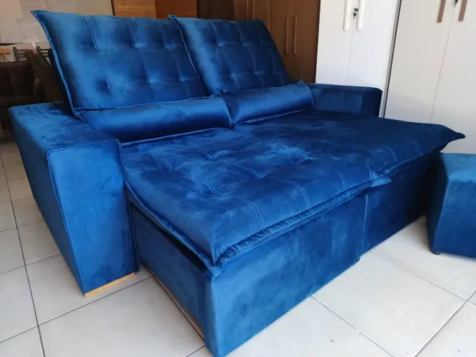 Sofá Retratil Novo Cor Exclusiva Azul tem 2.10 de largura.