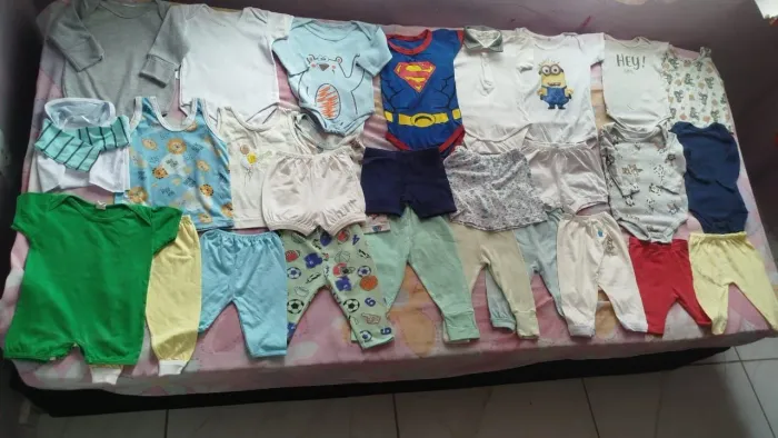 Lote de bebê menino com 20  pecas veste de 0/3 anos 