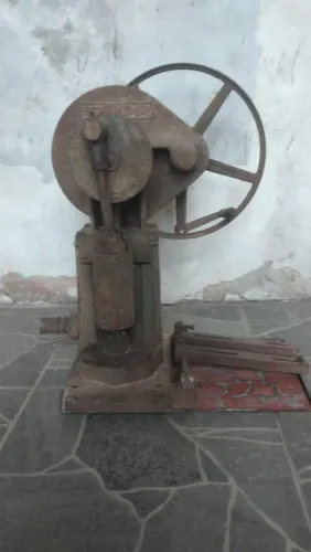 Bomda d'água antiga relíquia 200$