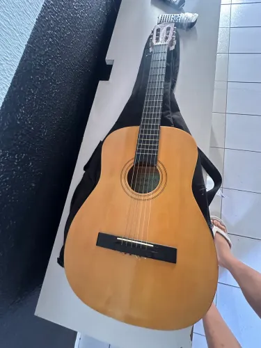 Violão: novo usado uma vez, vem com capa e está em ótimo estado sem defeitos