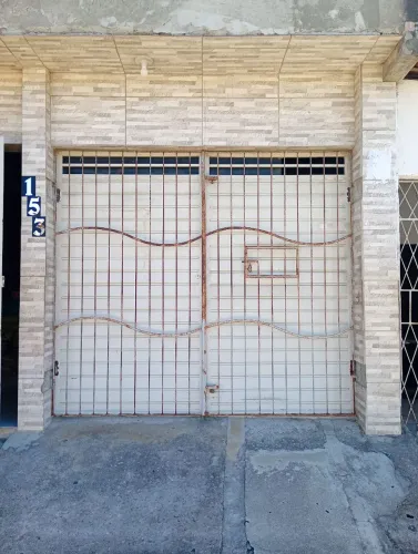 Portão e grade de casa. Os dois 1000