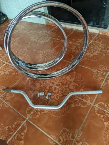 Vende-se Par de aro Lander 250 + Guidão Original 