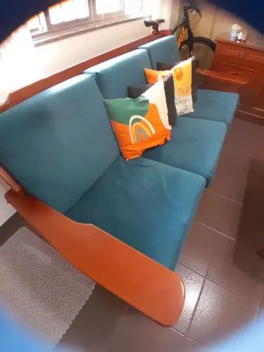 Sofá 3 e 2 lugares e mesinha de centro