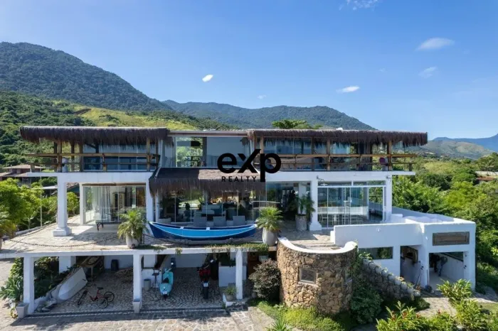 Linda casa em condomínio à venda em Ilhabela