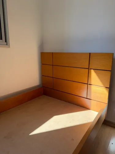 Cama de Solteiro em Madeira Maciça - Semi Nova - Excelente Estado