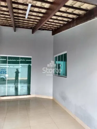 Casa com 4/4 sendo 3 suítes para alugar, 240m² por R$ 4.500/mês - Granada - Uberlândia/MG