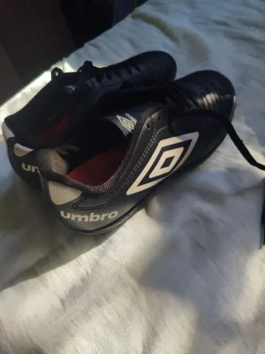 Chuteira umbro Society