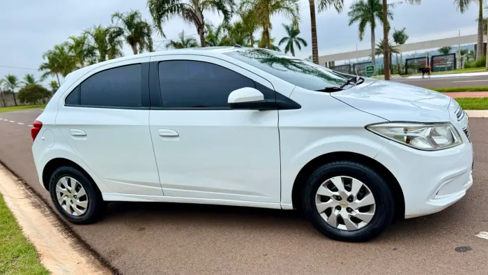 Chevrolet Onix Hatch LT 1.0 8V Flex Power Mec. 4P 2016
