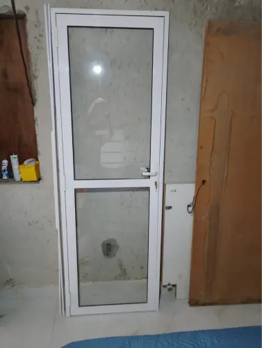 Porta de alumínio com vidro 70x210 $300