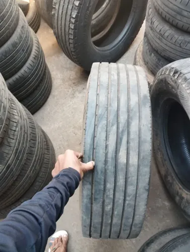 Pneu Goodyear 235/75 17.5