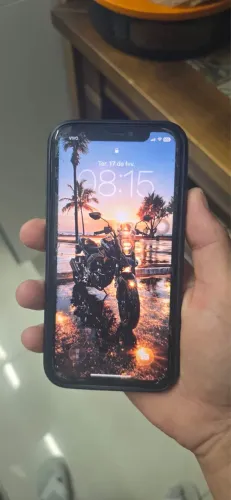 Vende - se Iphone 11 Branco com parte traseira quebrada