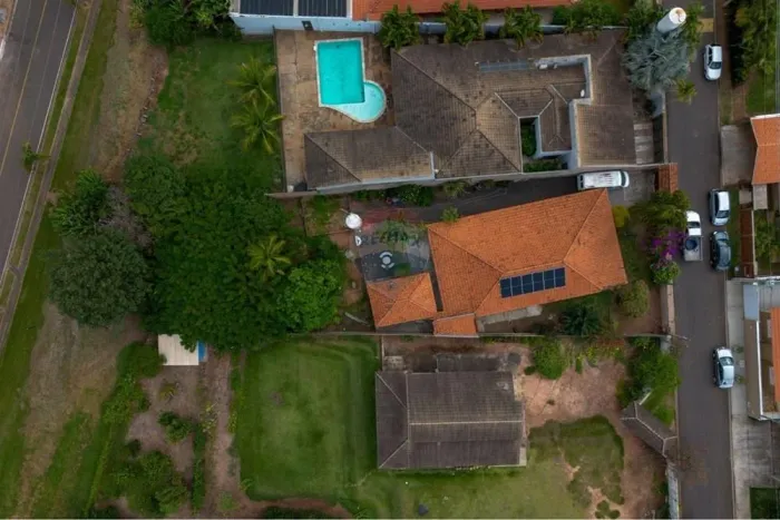 Imóvel em Condomínio Fechado com 960 m² de Lote e 224 m² construídos no Santa Rosa