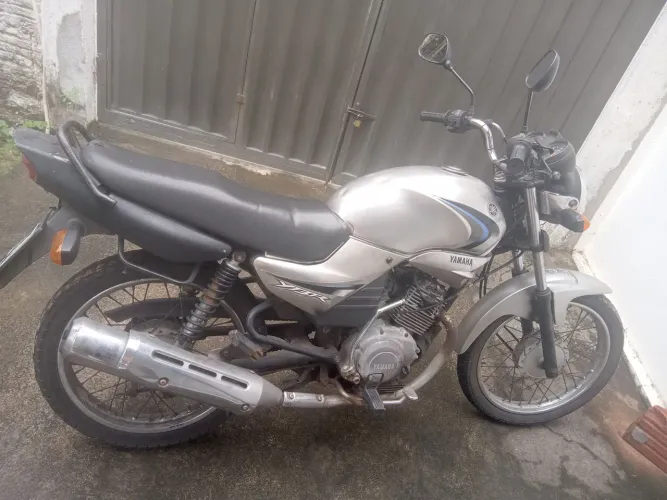Vendo moto bem conservada ideal para o dia dia do trabalho toda revisada
