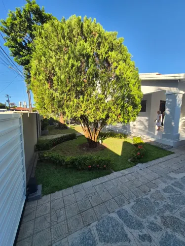 VENDE-SE casa em bairro da TORRE!