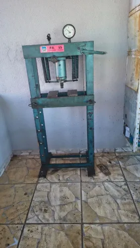 VENDO LOTE DE FERRAMENTAS E EQUIPAMENTOS PARA OFICINA