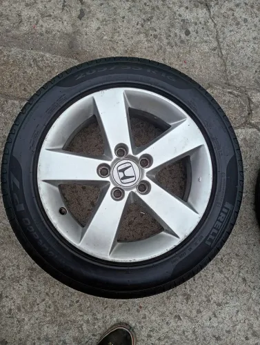1 roda 16 Honda Civic c/ pneu P7 Pirelli bom
