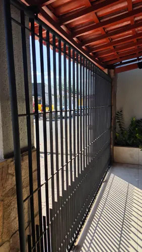 Portão de garagem 3,40 x 2,05 (com trilhos)
