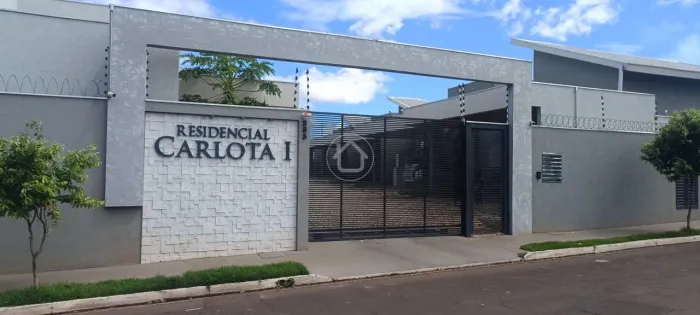 CASA COM 102 M² COM 3 DORMITÓRIOS EM CONDOMÍNIO.