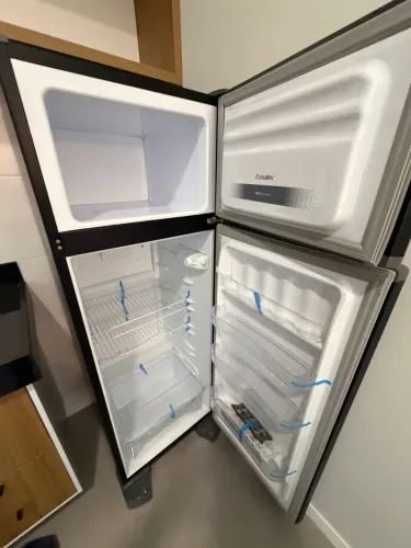 Geladeira inverter e Cama Box tudo novo