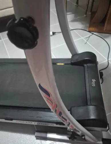 Esteira elétrica Dream Fitnes  Speed 1.8 com pouco uso em perfeito estado 