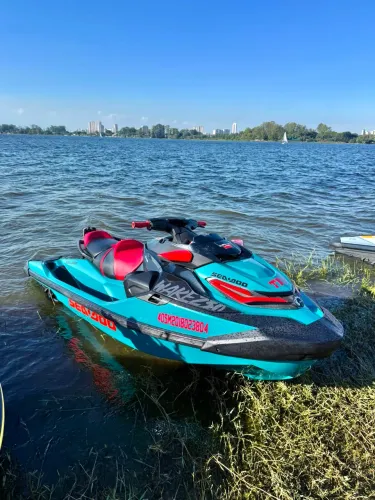 Jet Ski SeaDoo Wake pro 230