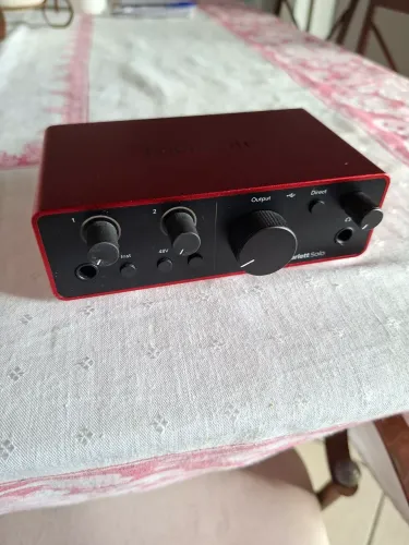 Interface de áudio Focusrite Sarlett Solo 4a Geração