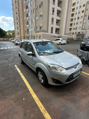 Ford Fiesta SE 1.6 8V Flex 5P 2014